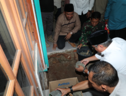 Wali Kota Benyamin Davnie Lakukan Peletakan Batu Pertama Renovasi Pembangunan Masjid Al Mujahidin Perigi Baru
