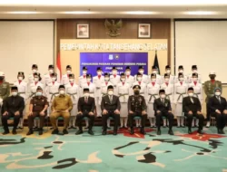 Wali Kota Benyamin Davnie Kukuhkan 50 Anggota Paskibraka Tangsel