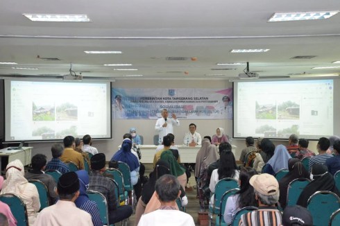 Wali Kota Benyamin Davnie mensosialisasikan Persiapan Pelaksanaan Perbaikan RUTLH berdasarkan APBD Perubahan tahun 2022 (4) Wali Kota Benyamin Davnie mensosialisasikan Persiapan Pelaksanaan Perbaikan RUTLH berdasarkan APBD Perubahan tahun 2022 (4)
