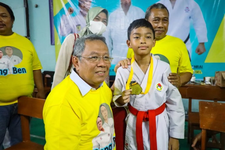 Wali Kota Tangerang Selatan Benyamin Davnie membuka kejuaraan Karate Piala Wali Kota Tangerang Selatan I Tahun 2022 yang digelar di GOR Darussalam Pamulang, Minggu (27/11).