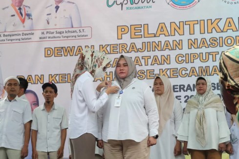 Truetami Ajeng Pilar Saga Ichsan Pelantikan Dekranasda Tangsel tingkat Kelurahan (4)