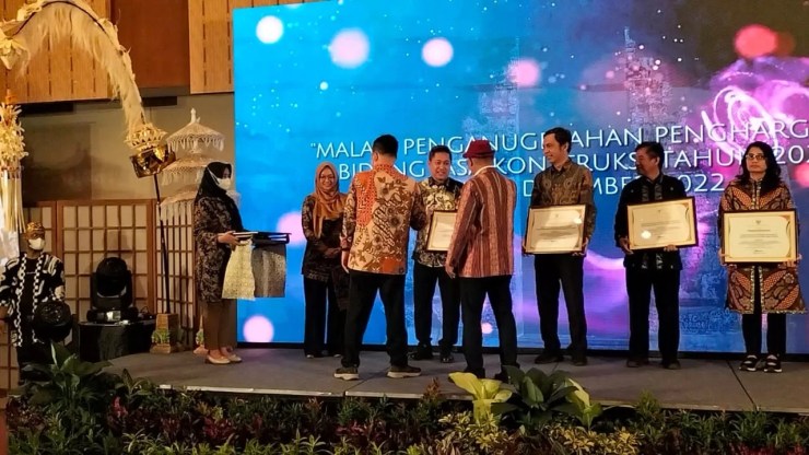 Dinas SDABMBK Kota Tangsel Meraih Penghargaan Kategori OPD Tingkat Kota/Kabupaten Terbaik Pertama Penghargaan Jasa Konstruksi Tahun 2022