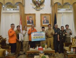 Temui Bupati Cianjur, Wali Kota Benyamin Davnie Serahkan Bantuan Kemanusiaan dari Pemkot dan Warga Tangsel
