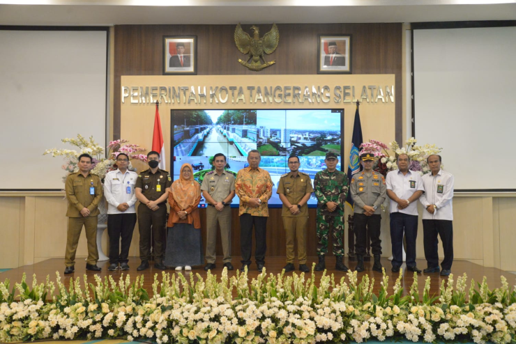 Wali Kota Benyamin Davnie saat launching Sistem Pengelolaan Pengaduan Pelayanan Publik Nasional - Layanan Aspirasi dan Pengaduan Online Rakyat (SP4N-LAPOR) di Tangerang Selatan