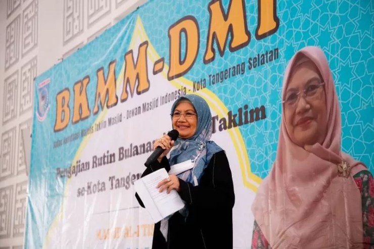 Ketua Badan Koordinasi Majelis Taklim (BKMT) Masjid Kota Tangerang Selatan Tini Indrayanthi Davnie