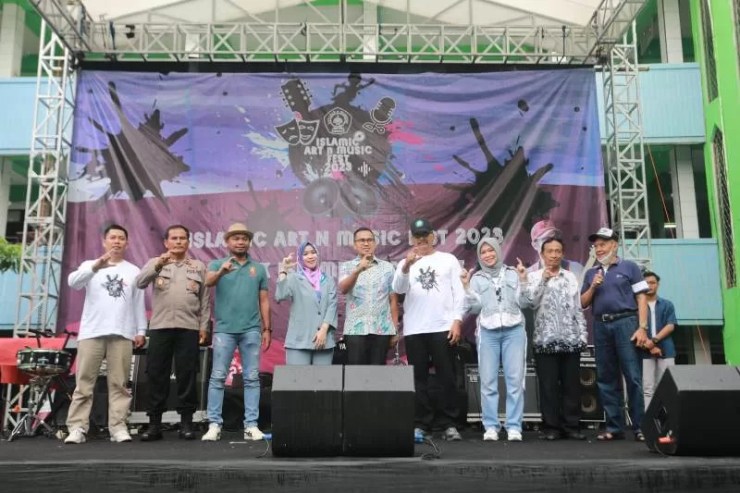 Pilar Saga Ichsan saat membuka Islamic Art and Music Fest 2023 di SMK Islamiyah Ciputat