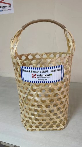 Kelompok Binaan CSR Indah Kiat Tangerang Diajari Keterampilan Pembuatan Anyaman Bambu (3)