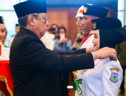 Wali Kota Benyamin Davnie Kukuhkan 50 Anggota Paskibraka HUT ke-78 RI Tingkat Kota Tangsel