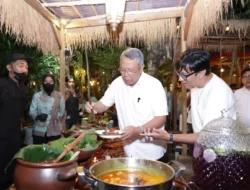 Benyamin Davnie Cicipi Citarasa Warung Kondre Milik Andre Taulany di Ciputat
