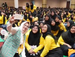 Hadiri PKKMB UMJ 2023, Airin Rachmi Diany Berikan Motivasi Kepada Ribuan Mahasiswa Baru