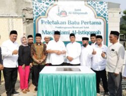 Benyamin Davnie Letakan Batu Pertama Pembangunan Masjid Jami Al-Istiqomah