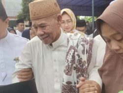 Istri Ketua MUI Tangsel Meninggal Dunia, Benyamin Davnie Hingga Airin Rachmi Diany Iringi Prosesi Pemakaman 