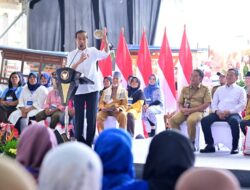 Silaturahmi dengan Nasabah Mekaar di Tangsel, Presiden Jokowi Tekankan Pentingnya Bangun Karakter Semangat Kerja dan Disiplin