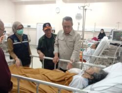 Tiba di Cirebon, Benyamin Davnie Langsung Kunjungi Korban Kecelakaan Bus di RS Mitra Plumbon