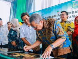 Benyamin Davnie Resmikan Gedung SDN 03 Jurang Mangu Barat