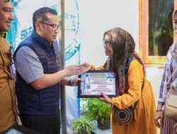Rumahnya Dibedah Pemkot Jadi Layak, Sanisah Bagikan Kebahagiaannya di Hadapan Pilar Saga Ichsan