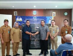 Pilar Saga Ichsan Serahkan Bantuan Perlengkapan Olahraga untuk Masyarakat di Kelurahan Rengas