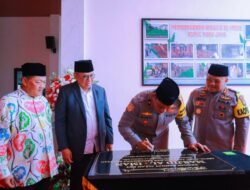 Benyamin Davnie Hadiri Peresmian Masjid Al-Iman di Asrama Polisi Pakujaya