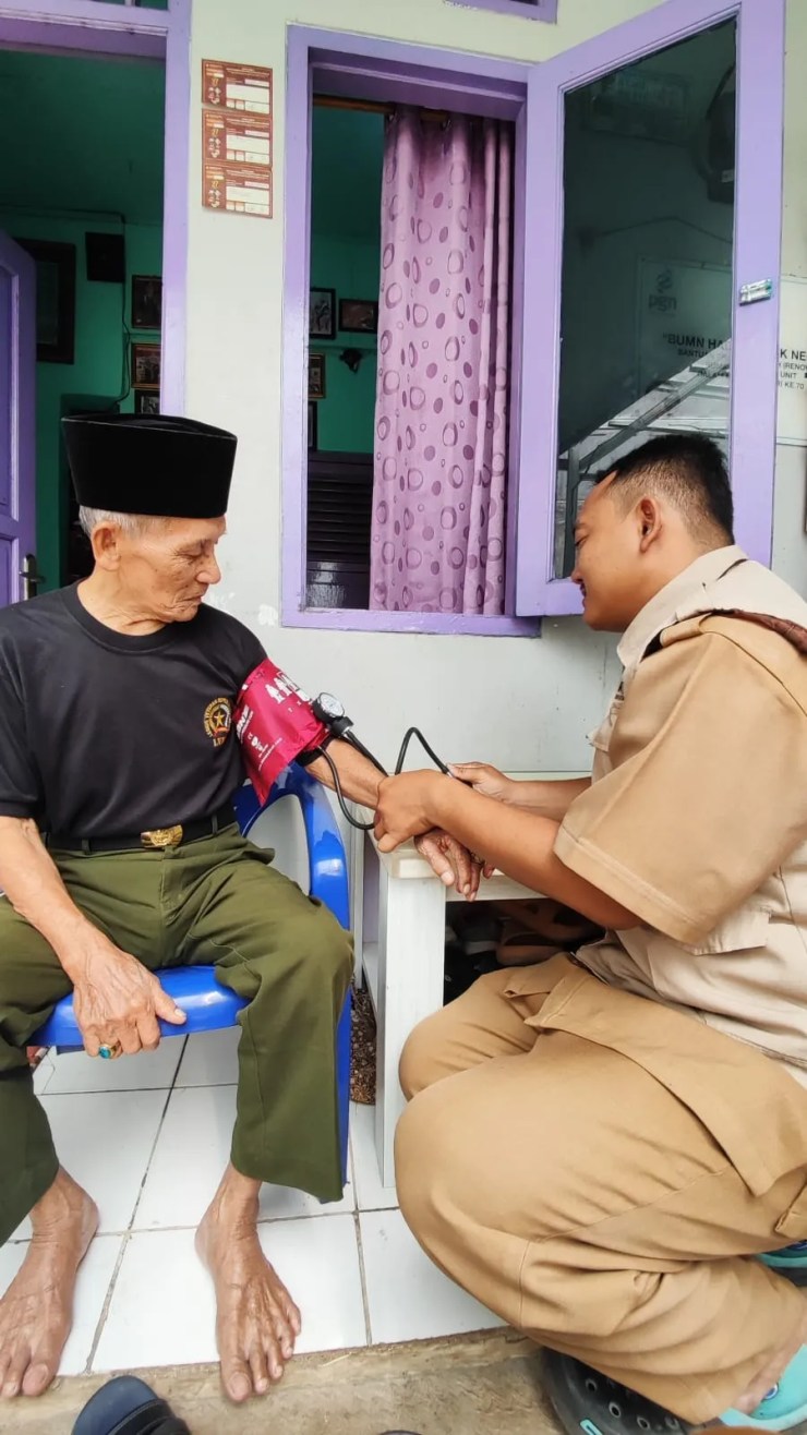 Lakukan Pemeriksaan Rutin Melalui Tim Ngider Sehat, Pemkot Tangsel Pastikan Kesehatan Veteran Terjaga