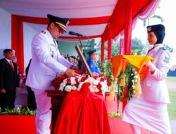 Berjalan Khidmat, Pilar Saga Ichsan Pimpin Upacara Penurunan Bendera HUT ke-79 RI di Tangsel