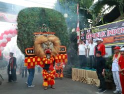 Semarak HUT ke-79 RI, Benyamin Davnie Hadiri Karnaval Hingga Jalan Santai di Ciputat Timur