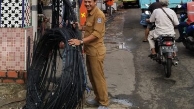Dinas SDABMBK Potong Kabel di Jalan Merpati Raya