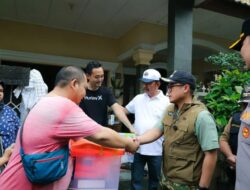 Tinjau Lokasi Banjir di Tangsel, Pilar Salurkan Bantuan untuk Warga Terdampak