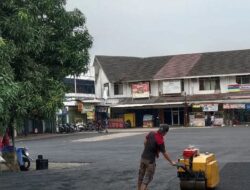 Jelang Idulfitri, Dinas Perkimta Tangsel Lakukan Pengaspalan Jalan di Komplek Ruko Bukit Nusa Indah Ciputat