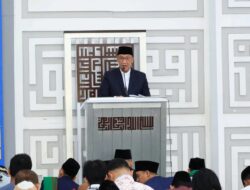 Salat Id di Masjid Al-Ithishom, Sekda Bambang Noertjahjo: Perkokoh  Ukhuwah Islamiah