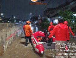 BPBD Tangsel Lakukan Evakuasi dan Siapkan Bantuan Logistik untuk Warga Terdampak Banjir