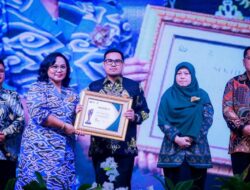 PIMRED Award 2025, Benyamin Raih Penghargaan sebagai Kepala Daerah Terbaik dalam Bidang Komunikasi dan Keterbukaan Informasi Publik