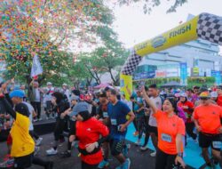 Benyamin Lepas Ribuan Peserta Road to Tangsel Marathon 2025