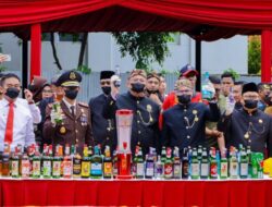 Pemkot Tangsel Musnahkan 13.970 Botol Miras Ilegal, Benyamin Tegaskan Penegakan Perda Tanpa Kompromi