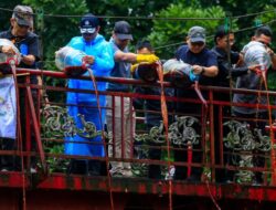 Pilar Dampingi Menteri LH dan Gemabudhi Pecahkan Rekor Muri: Tuang 10 Ribu Liter Ecoenzyme ke Sungai Jaletreng Tangsel