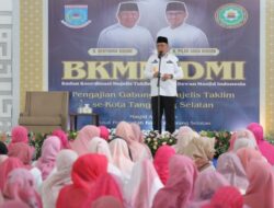 Pengajian Gabungan di Masjid Al-I’tishom, Benyamin Ajak Ibu-Ibu Majelis Taklim Tangsel Jadi Penggerak Peduli Sampah