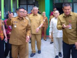 Benyamin dan Andra Soni Tinjau Program Sekolah Gratis di SMA PGRI 56 Ciputat