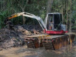 DSDABMBK Tangsel Perkuat Pengendalian Banjir Lewat Pengerukan Sungai Ciputat