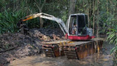 DSDABMBK Tangsel Perkuat Pengendalian Banjir Lewat Pengerukan Sungai Ciputat