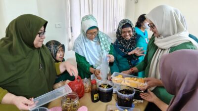Indah Kiat Tangerang Latih KWT Olah Sampah Organik Jadi Eco Enzyme