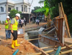 Pilar Tinjau Pembangunan Turap di Vila Pamulang, Grand Serpong dan Bukit Nusa Indah